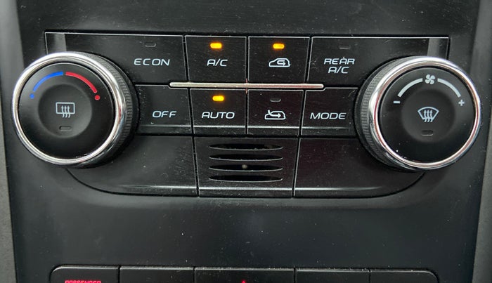 2018 Mahindra XUV500 W10 AT, Diesel, Automatic, 31,558 km, Automatic Climate Control
