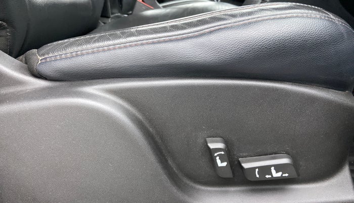 2018 Mahindra XUV500 W10 AT, Diesel, Automatic, 31,558 km, Driver Side Adjustment Panel