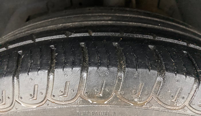 2018 Mahindra XUV500 W10 AT, Diesel, Automatic, 31,558 km, Left Front Tyre Tread