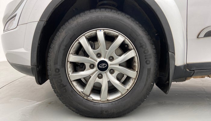 2018 Mahindra XUV500 W10 AT, Diesel, Automatic, 31,558 km, Left Front Wheel