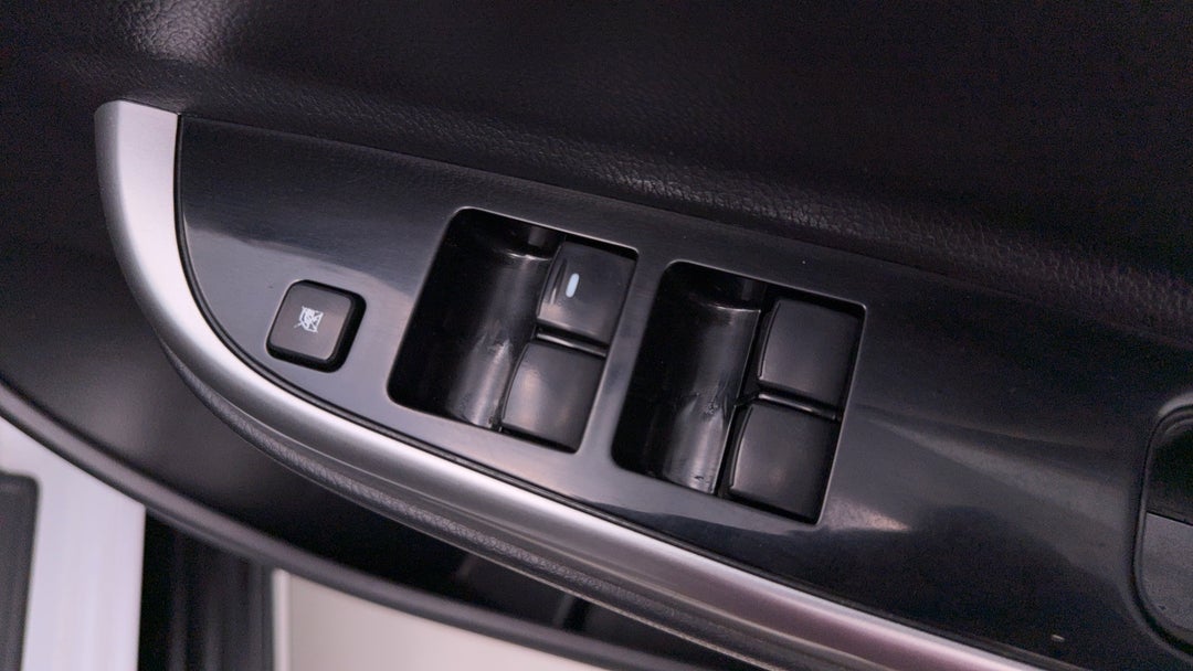 2019 Mitsubishi Triton Gls (4x4) Premium, Automatic, 140281 km, Drivers Side Door Panel Controls