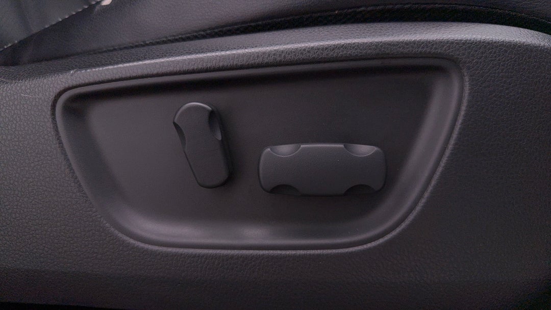 2019 Mitsubishi Triton Gls (4x4) Premium, Automatic, 140281 km, Drivers Side Adjustment Panel