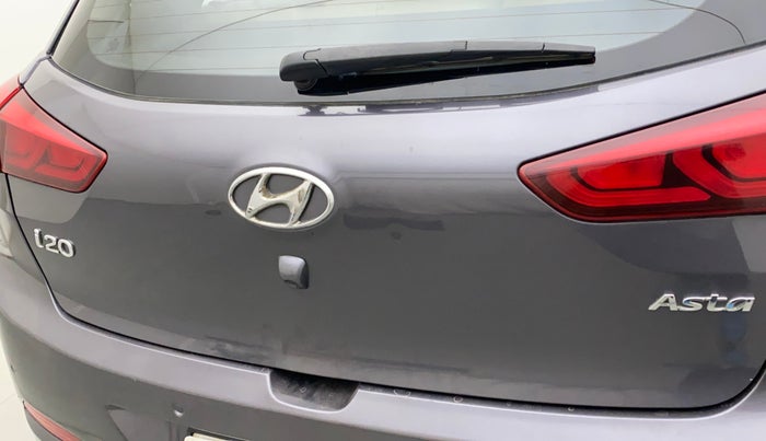 2017 Hyundai Elite i20 ASTA 1.2 (O), CNG, Manual, 99,507 km, Dicky (Boot door) - Slightly dented