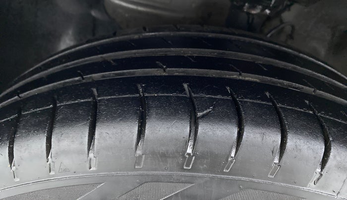 2019 Hyundai Elite i20 MAGNA PLUS 1.2, CNG, Manual, 59,036 km, Left Front Tyre Tread