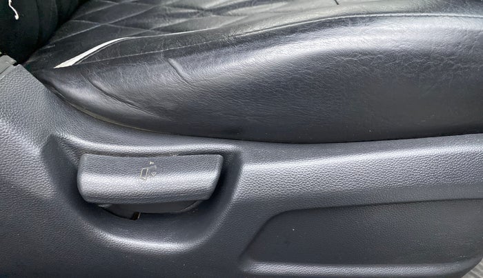 2019 Hyundai Elite i20 MAGNA PLUS 1.2, CNG, Manual, 59,036 km, Driver Side Adjustment Panel