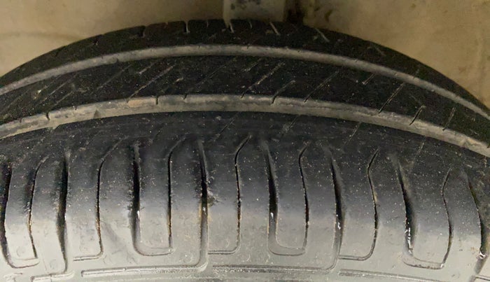 2011 Maruti Wagon R 1.0 VXI, Petrol, Manual, 67,212 km, Left Front Tyre Tread