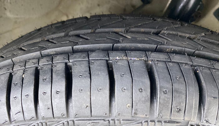 2018 Maruti Dzire VDI, Diesel, Manual, 68,644 km, Right Front Tyre Tread