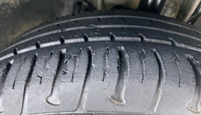 2019 Tata Tiago XT 1.2 REVOTRON, CNG, Manual, 33,308 km, Right Front Tyre Tread