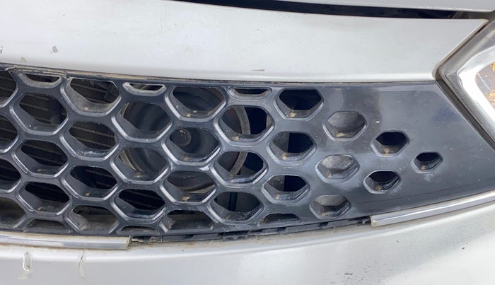 2019 Tata Tiago XT 1.2 REVOTRON, CNG, Manual, 33,308 km, Grill - Minor damage