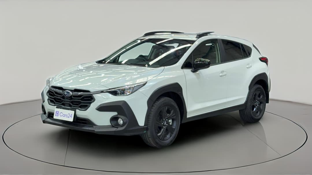 2025 Subaru Crosstrek AWD 2.0l, Automatic, 10921 km, Left Front Diagonal (45- Degree) View