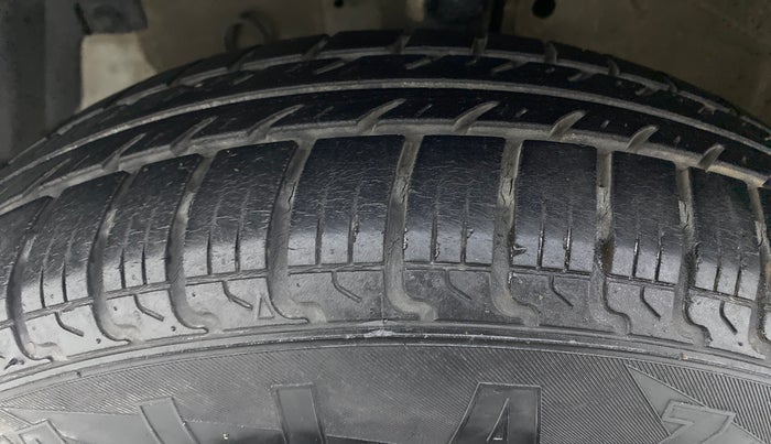 2017 Maruti Swift VXI D, Petrol, Manual, 50,767 km, Left Front Tyre Tread