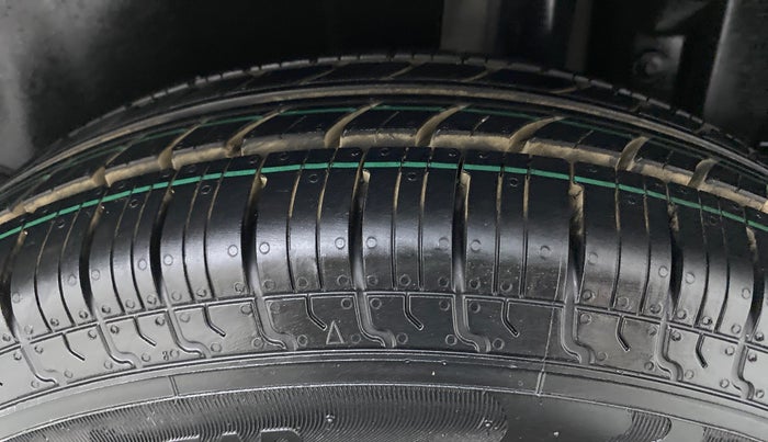 2017 Maruti Swift VXI D, Petrol, Manual, 50,767 km, Left Rear Tyre Tread