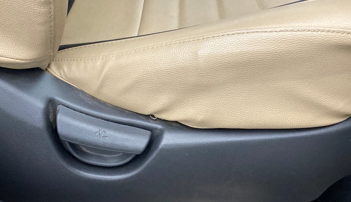 2019 Hyundai Grand i10 MAGNA 1.2 KAPPA VTVT, Petrol, Manual, 32,335 km, Driver Side Adjustment Panel
