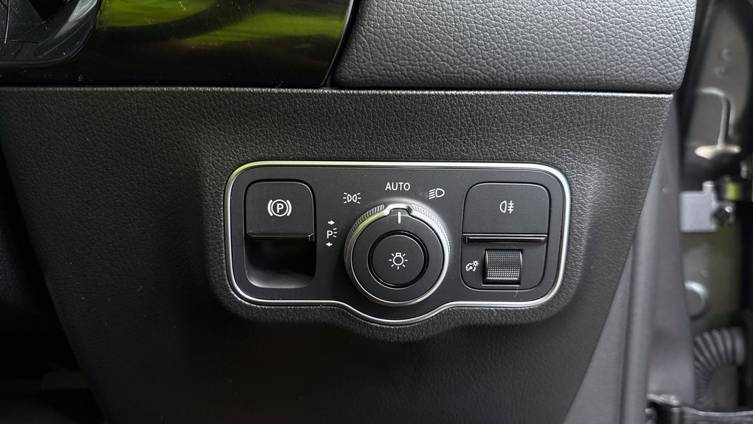 2022 Mercedes-benz GLA 250 4matic, Automatic, 33906 km, Utility Switches/Buttons