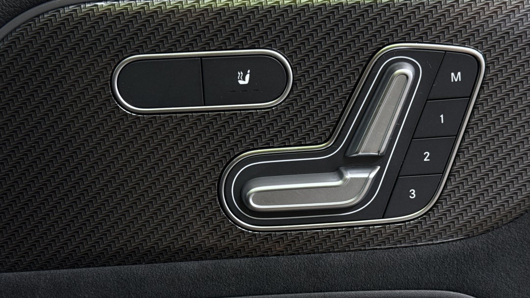 2022 Mercedes-benz GLA 250 4matic, Automatic, 33906 km, Drivers Side Adjustment Panel