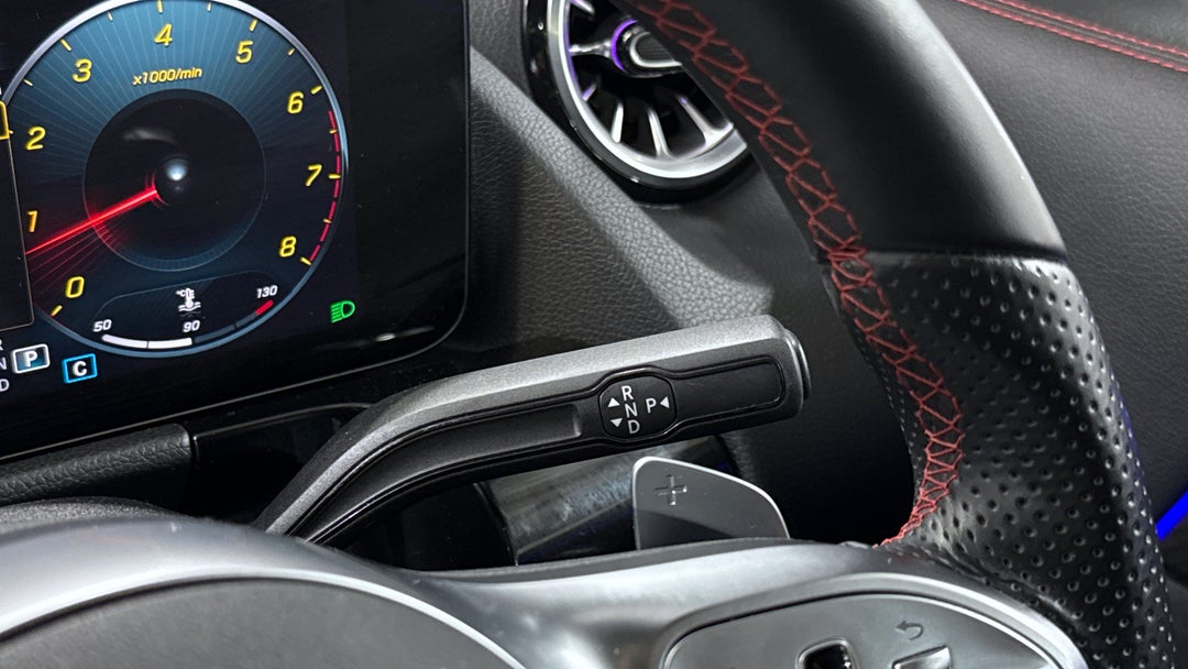 2022 Mercedes-benz GLA 250 4matic, Automatic, 33906 km, Gear Lever 