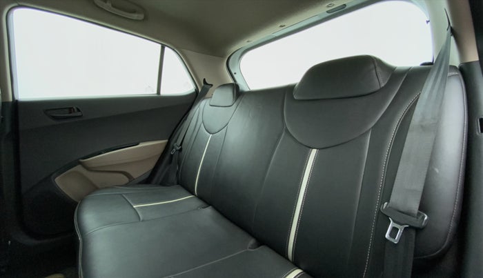 2018 Hyundai Grand i10 MAGNA 1.2 VTVT, Petrol, Manual, 22,017 km, Right Side Door Cabin View