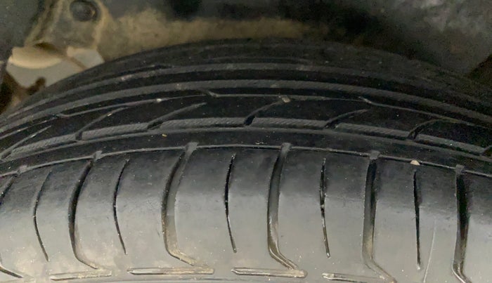 2014 Maruti Swift Dzire VXI, Petrol, Manual, 1,16,132 km, Left Rear Tyre Tread