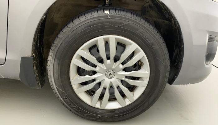 2014 Maruti Swift Dzire VXI, Petrol, Manual, 1,16,132 km, Right Front Wheel