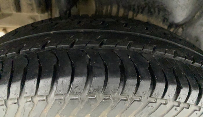 2014 Maruti Swift Dzire VXI, Petrol, Manual, 1,16,132 km, Right Rear Tyre Tread