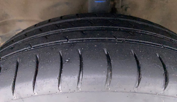 2016 Maruti Wagon R 1.0 VXI, Petrol, Manual, 81,707 km, Left Front Tyre Tread