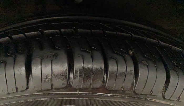 2014 Hyundai i10 MAGNA 1.1, Petrol, Manual, 41,374 km, Right Front Tyre Tread