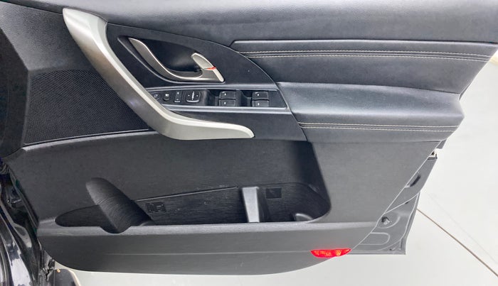 2019 Mahindra XUV500 W11(O), Diesel, Manual, 42,430 km, Driver Side Door Panels Control