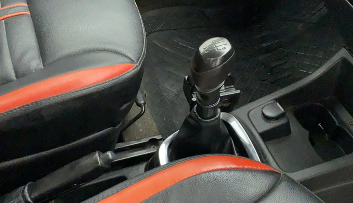 2017 Renault Kwid RXL, Petrol, Manual, 23,150 km, Gear lever - Boot cover slightly torn