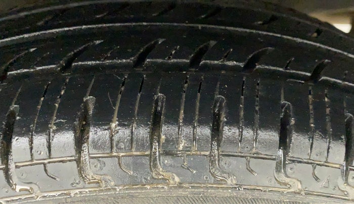 2017 Renault Kwid RXL, Petrol, Manual, 23,150 km, Left Rear Tyre Tread