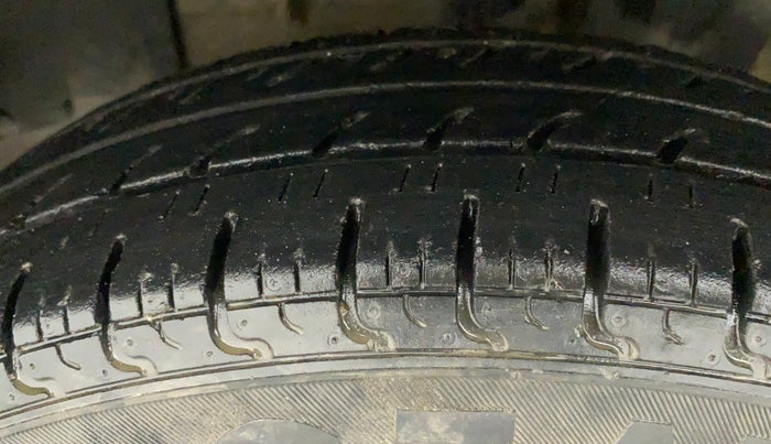 2017 Renault Kwid RXL, Petrol, Manual, 23,150 km, Left Front Tyre Tread