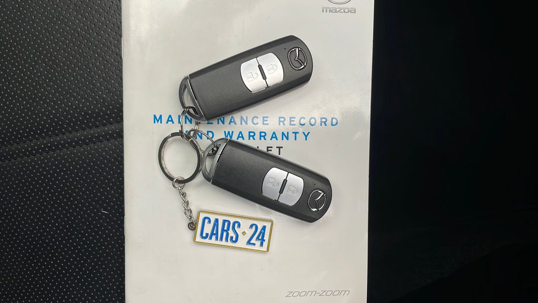 2018 Mazda Mazda3 Touring, Automatic, 75994 km, Key Close-up