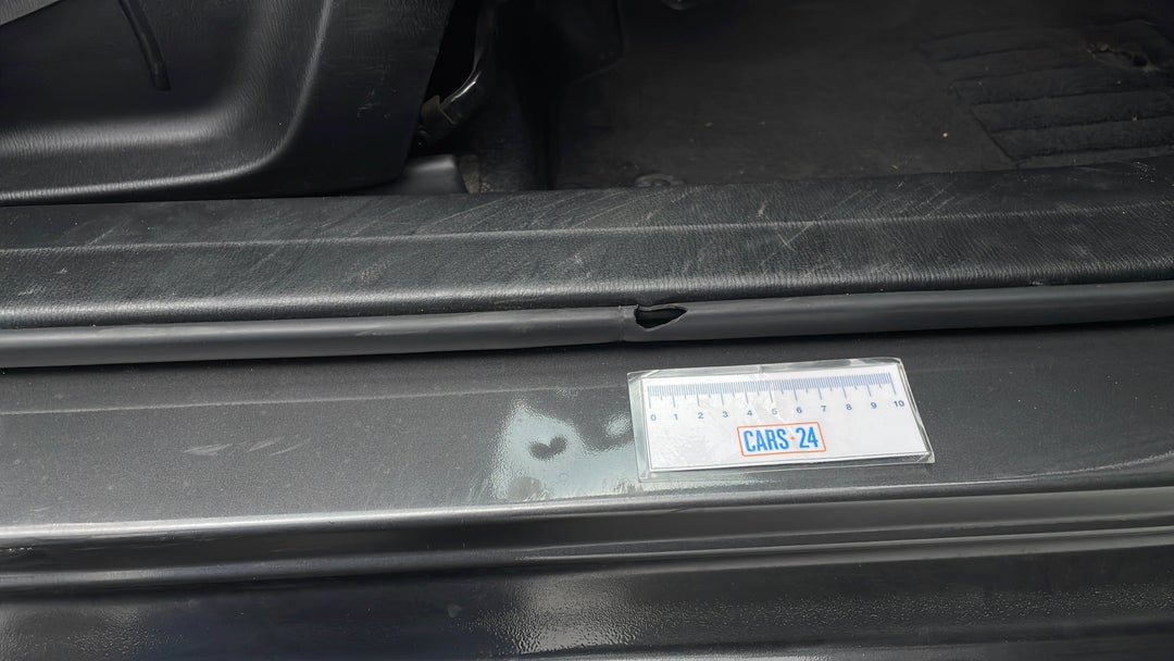 2018 Mazda Mazda3 Touring, Automatic, 75994 km, Door Sills Front RHS Dent