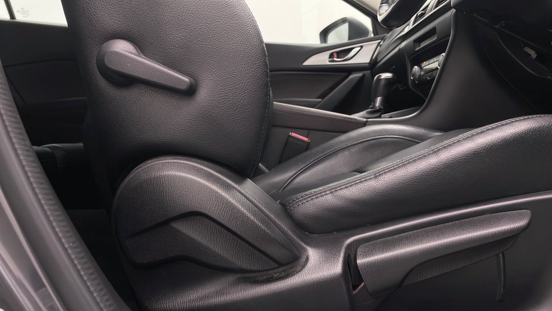 2018 Mazda Mazda3 Touring, Automatic, 75994 km, Drivers Side Adjustment Panel