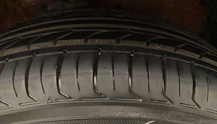 2014 Maruti Celerio VXI, Petrol, Manual, 25,499 km, Right Front Tyre Tread