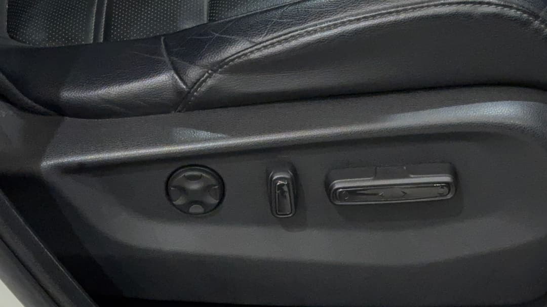 2018 Honda CR-V Vti-lx (AWD), Automatic, 70760 km, Drivers Side Adjustment Panel