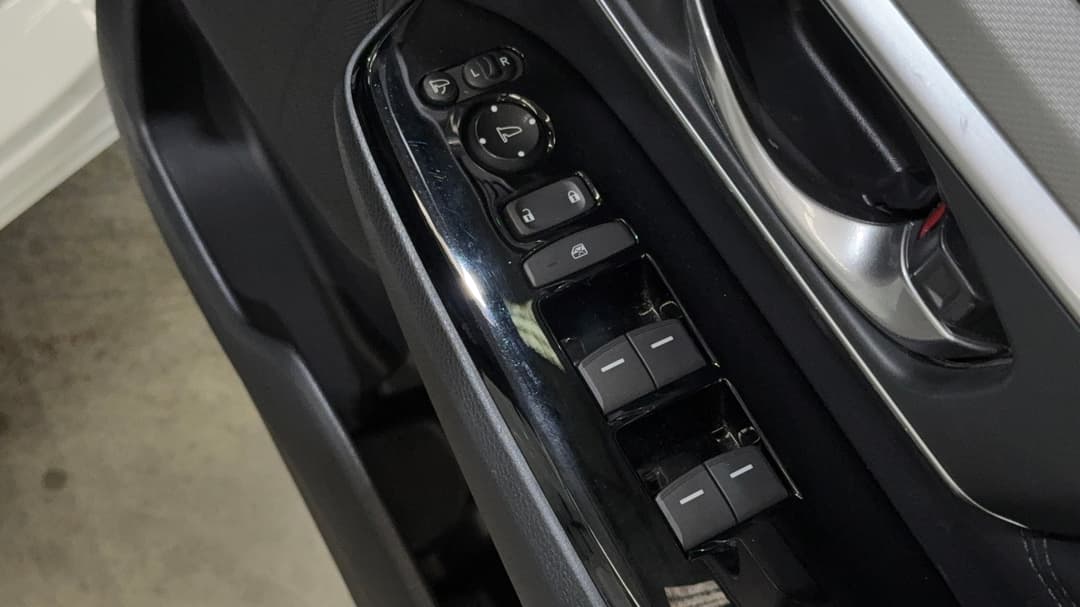 2018 Honda CR-V Vti-lx (AWD), Automatic, 70760 km, Drivers Side Door Panel Controls