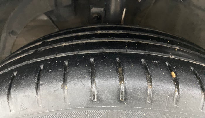 2019 Toyota Glanza V, Petrol, Manual, 64,625 km, Left Front Tyre Tread