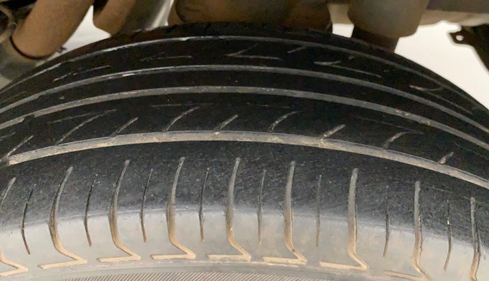 2016 Mahindra Kuv100 K2 6 STR, Petrol, Manual, 78,210 km, Left Rear Tyre Tread