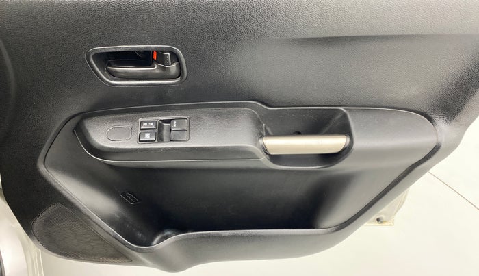 2018 Maruti IGNIS SIGMA 1.2 K12, Petrol, Manual, 61,056 km, Driver Side Door Panels Control
