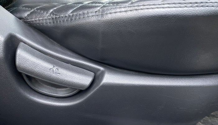 2017 Hyundai Grand i10 SPORTZ (O) 1.2 AT VTVT, Petrol, Automatic, 55,549 km, Driver Side Adjustment Panel