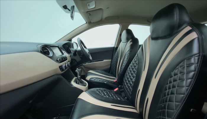 2017 Hyundai Grand i10 SPORTZ (O) 1.2 AT VTVT, Petrol, Automatic, 55,549 km, Right Side Front Door Cabin