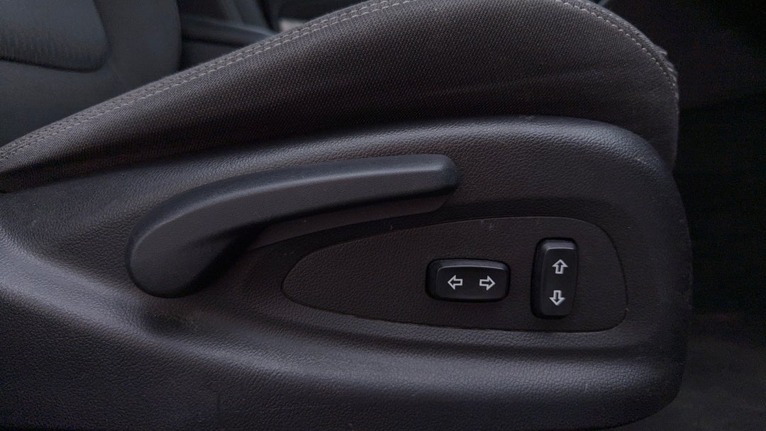 2016 Holden Commodore Evoke, Automatic, 160362 km, Drivers Side Adjustment Panel