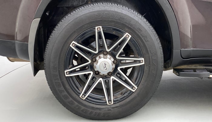 2016 Mahindra XUV500 W6 AT, Diesel, Automatic, 89,783 km, Right Rear Wheel