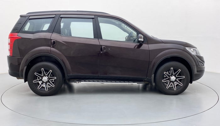 2016 Mahindra XUV500 W6 AT, Diesel, Automatic, 89,783 km, Right Side View