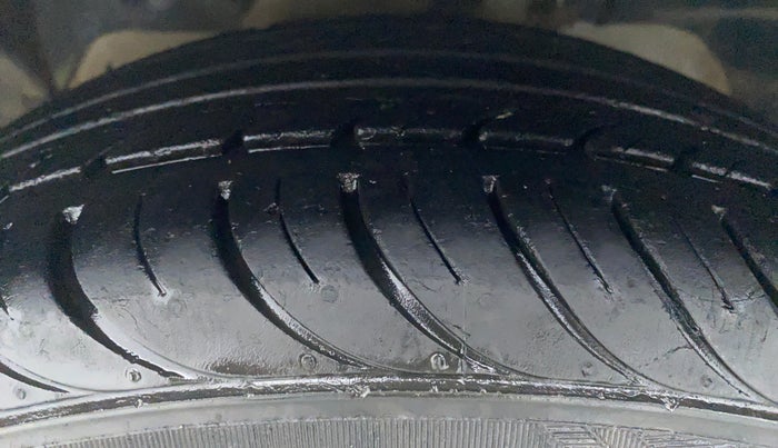 2017 Ford Figo Aspire 1.2 TITANIUM PETROL, Petrol, Manual, 18,542 km, Left Front Tyre Tread