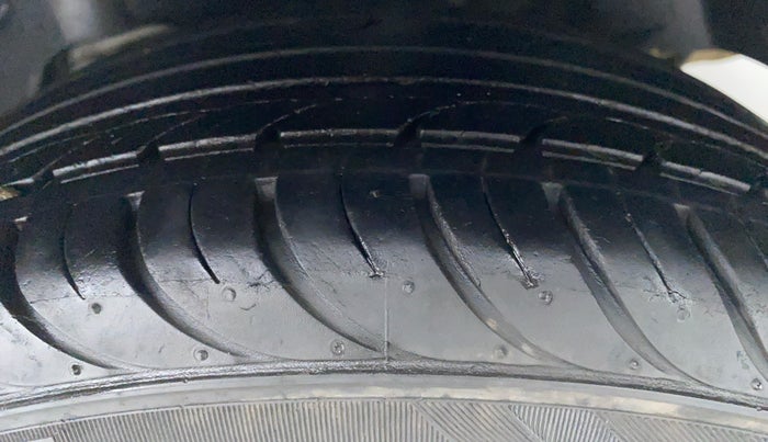 2017 Ford Figo Aspire 1.2 TITANIUM PETROL, Petrol, Manual, 18,542 km, Left Rear Tyre Tread