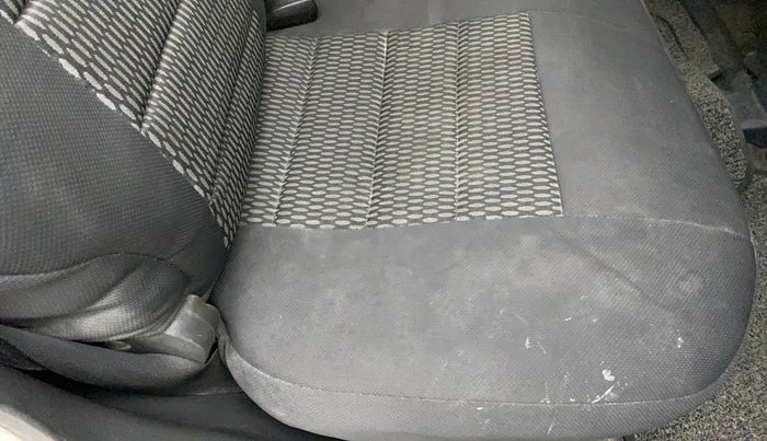 2011 Maruti Wagon R 1.0 VXI, Petrol, Manual, 92,129 km, Second-row right seat - Cover slightly stained