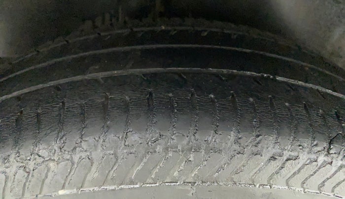2010 Maruti Swift Dzire VXI, Petrol, Manual, 69,975 km, Right Rear Tyre Tread