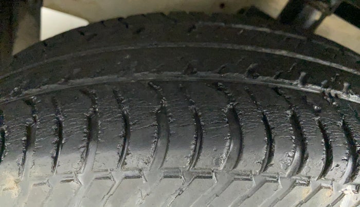 2010 Maruti Swift Dzire VXI, Petrol, Manual, 69,975 km, Left Front Tyre Tread