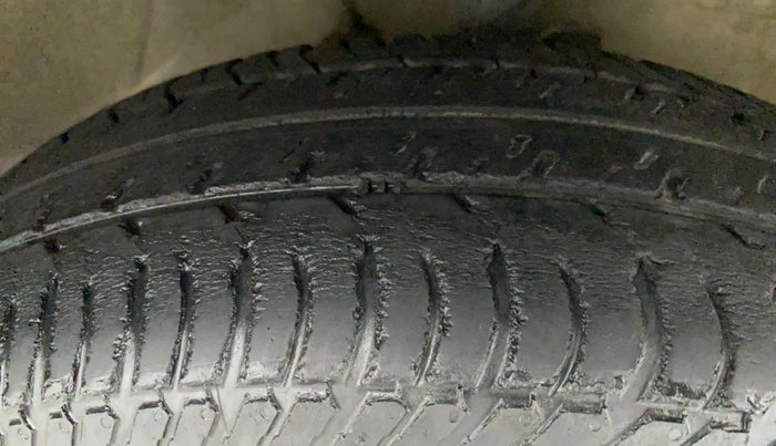 2010 Maruti Swift Dzire VXI, Petrol, Manual, 69,975 km, Right Front Tyre Tread